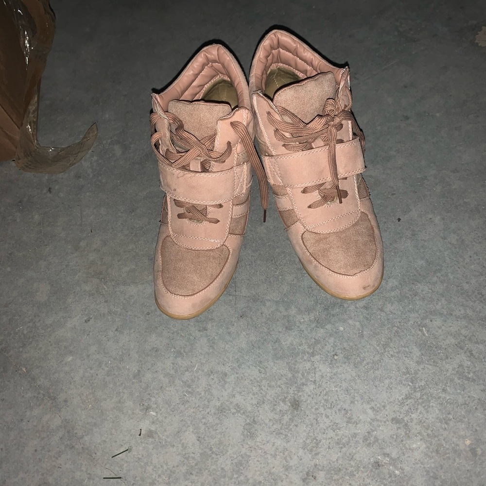 Wedge shoe sneakers